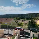 Hébergement de vacances Alaric Lodge: Champêtre Avec Parking Privé. Comigne
