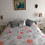 Hébergement de vacances Alaric Lodge: Champêtre Avec Parking Privé.