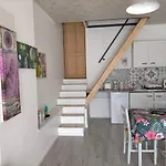 Alaric Lodge: Champêtre Avec Parking Privé. Comigne