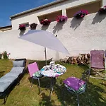 Alaric Lodge: Champêtre Avec Parking Privé. Hébergement de vacances
