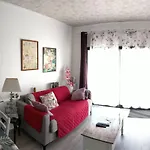 Alaric Lodge: Champêtre Avec Parking Privé. * Comigne