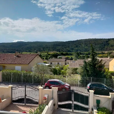 Hébergement de vacances Alaric Lodge: Champêtre Avec Parking Privé. Comigne