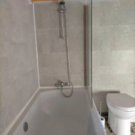 Alaric Lodge: Champetre Avec Parking Prive. Holiday home