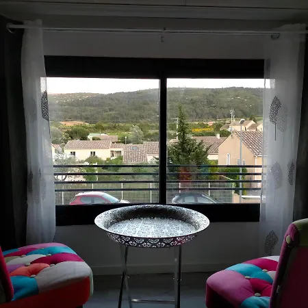 Holiday home Alaric Lodge: Champetre Avec Parking Prive.