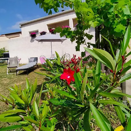 Ferienhaus Alaric Lodge: Champetre Avec Parking Prive.
