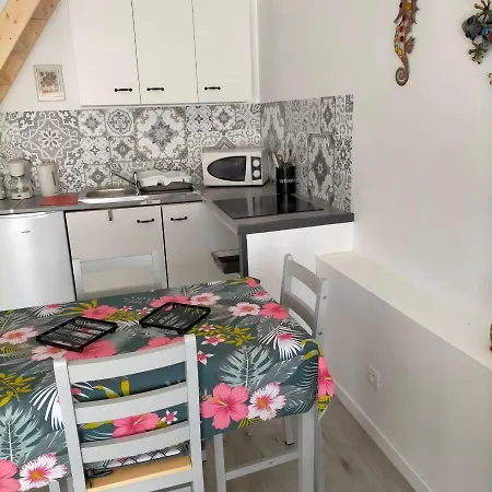 Alaric Lodge: Champetre Avec Parking Prive. Prázdninový dům Comigne
