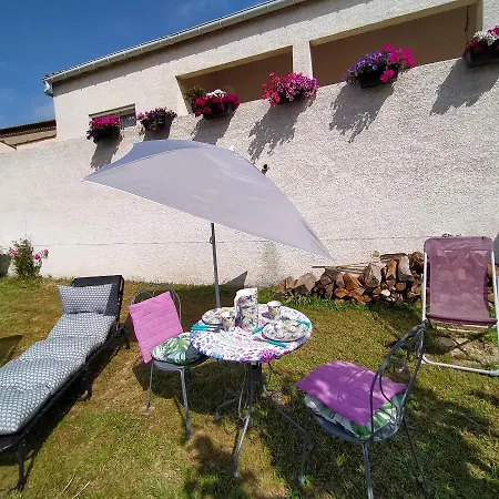 Alaric Lodge: Champetre Avec Parking Prive. Ferienhaus