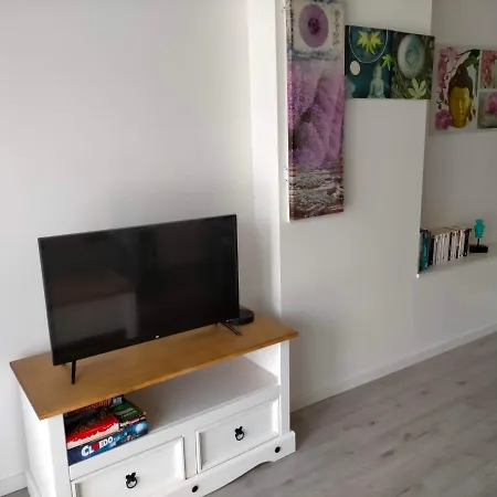 Alaric Lodge: Champetre Avec Parking Prive. Holiday home