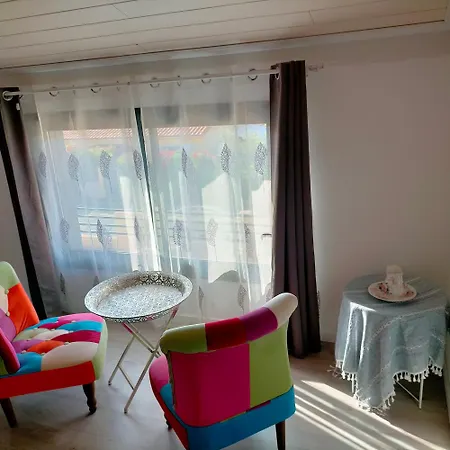 Holiday home Alaric Lodge: Champetre Avec Parking Prive.