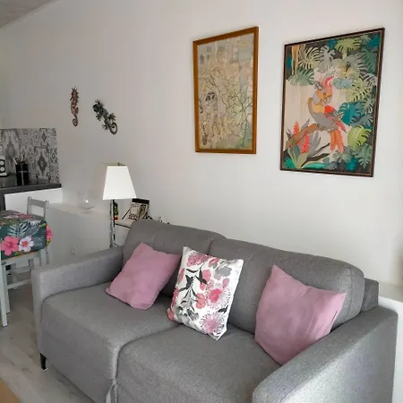 Alaric Lodge: Champêtre Avec Parking Privé. * Comigne
