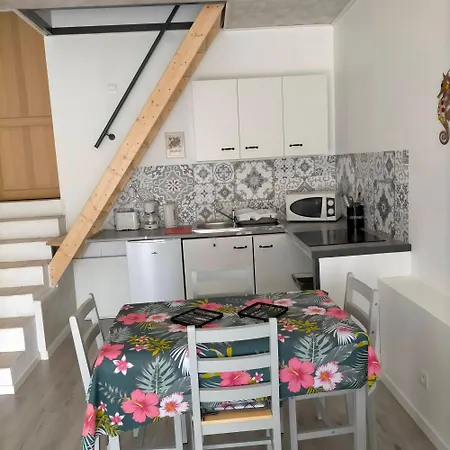 Alaric Lodge: Champetre Avec Parking Prive. Holiday home