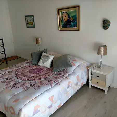 Alaric Lodge: Champêtre Avec Parking Privé. Hébergement de vacances *