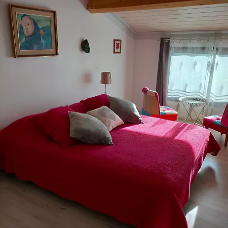 Hébergement de vacances Alaric Lodge: Champêtre Avec Parking Privé. Comigne