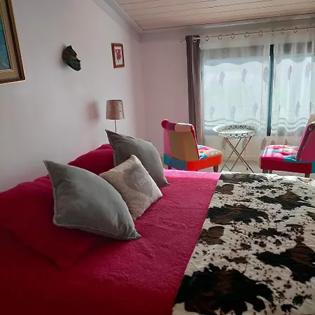 Tatil Evi Alaric Lodge: Champetre Avec Parking Prive. Comigne
