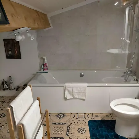 Tatil Evi Alaric Lodge: Champetre Avec Parking Prive.
