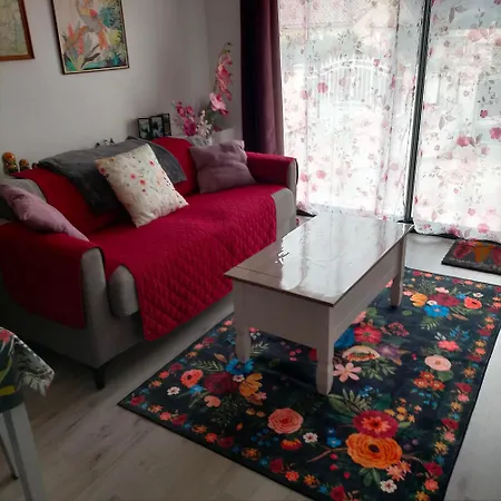 Alaric Lodge: Champetre Avec Parking Prive. Tatil Evi *