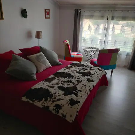Tatil Evi Alaric Lodge: Champetre Avec Parking Prive. *