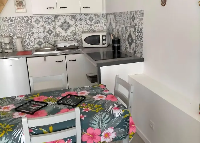 Alaric Lodge: Champetre Avec Parking Prive. 別荘 Comigne